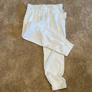 New with tags Bella Dahl white jogger pant size large. Elastic waste.